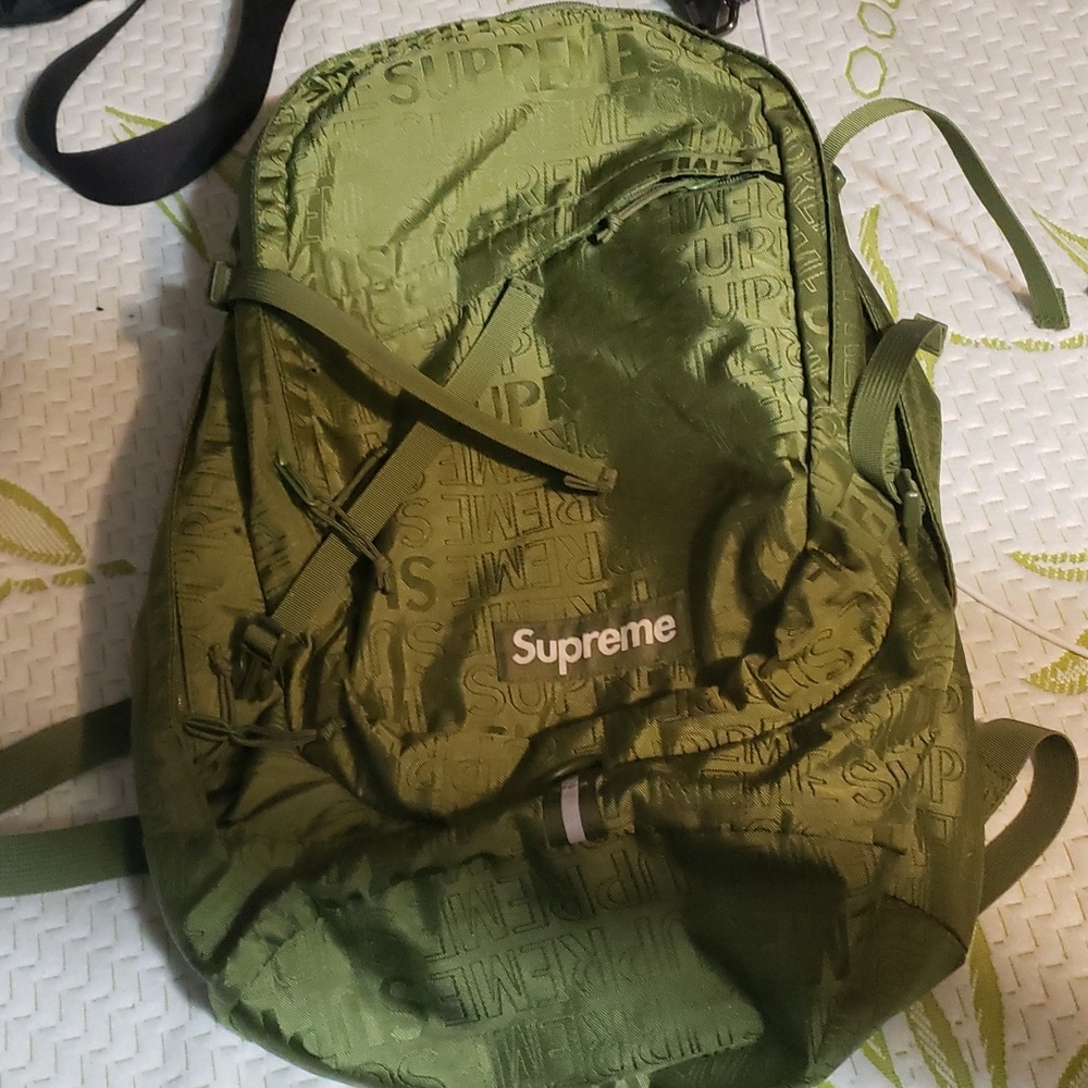 Supreme green olive